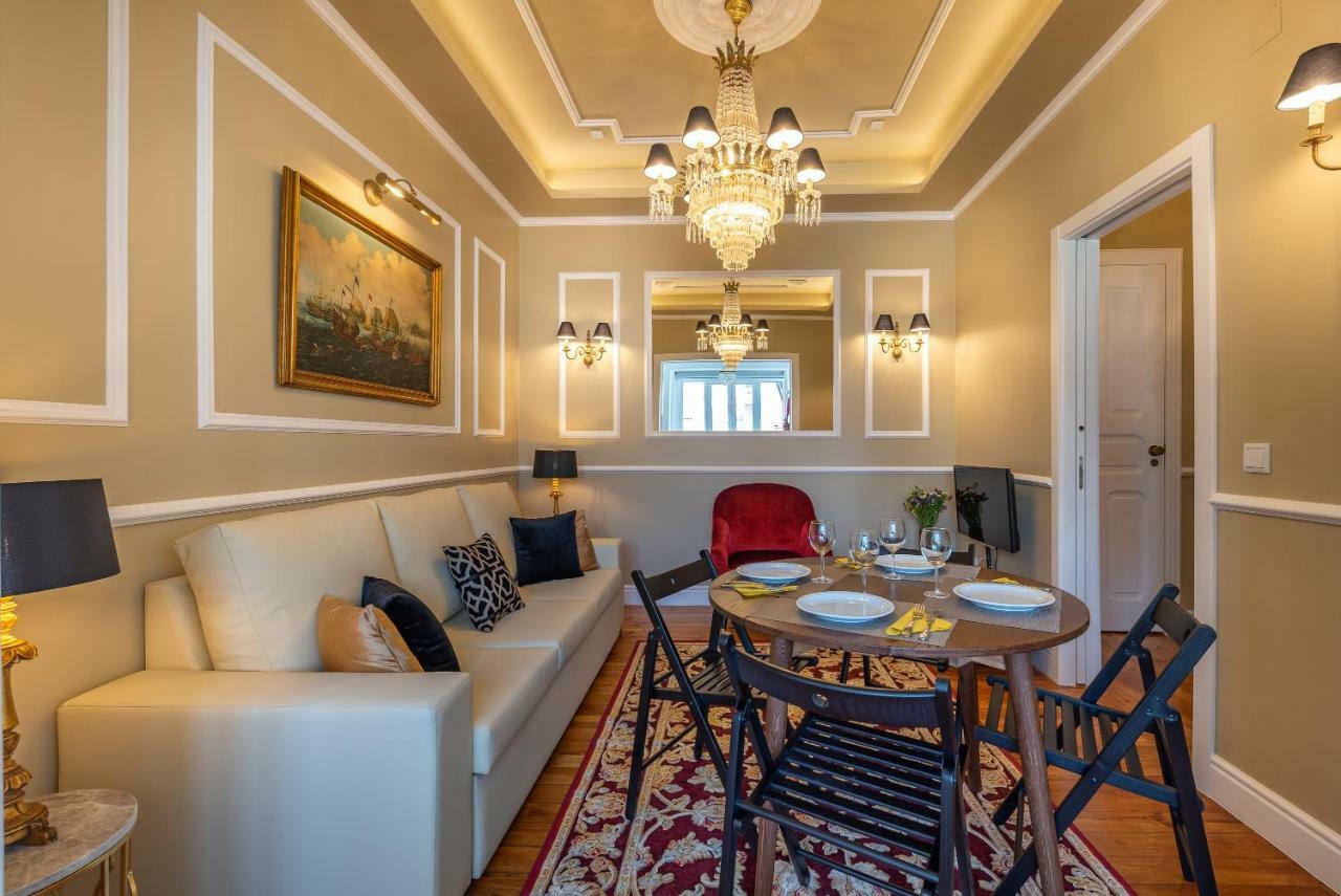 Style And Comfort In Downtown Apartment