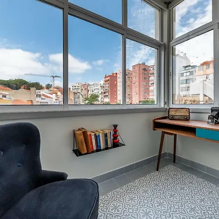 Style And Comfort In Downtown Lisbon Exterior photo