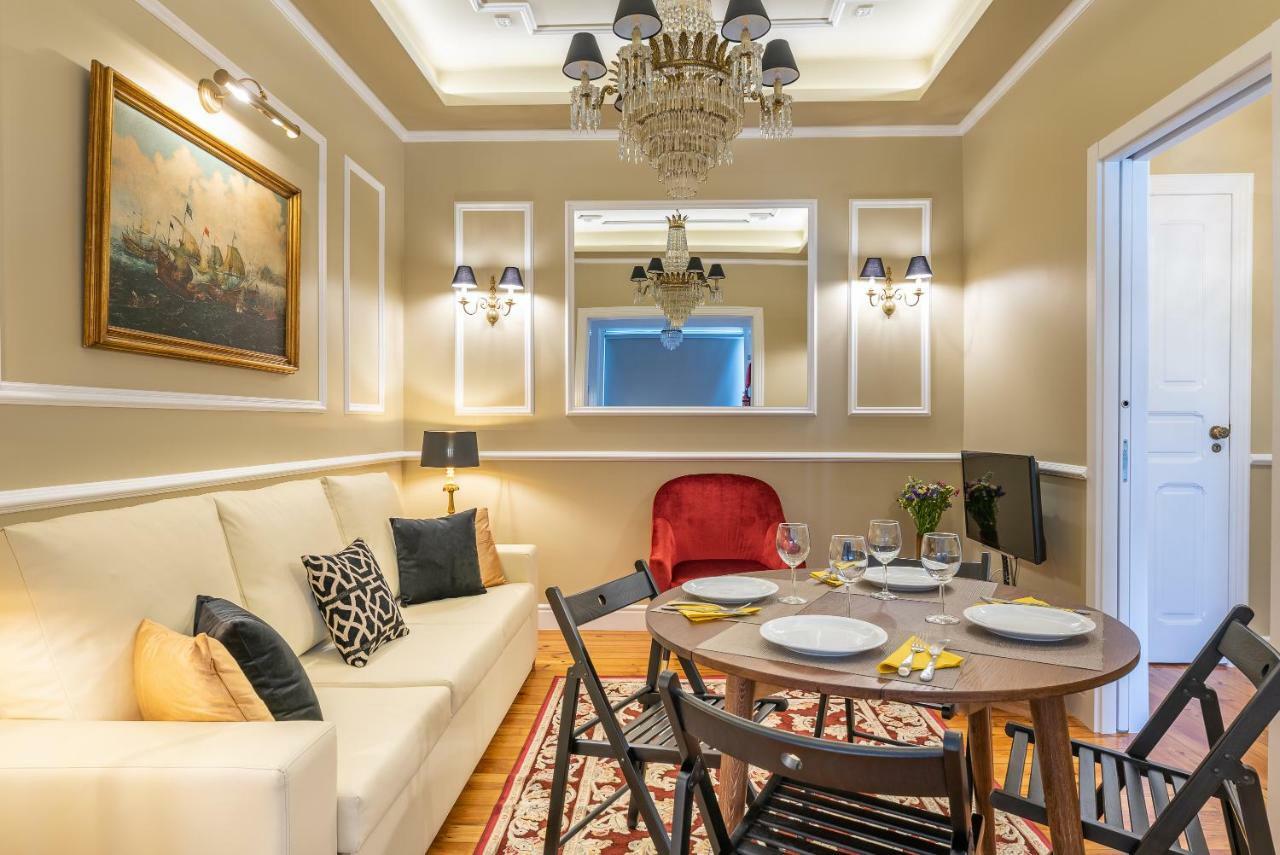 Style And Comfort In Downtown Apartment